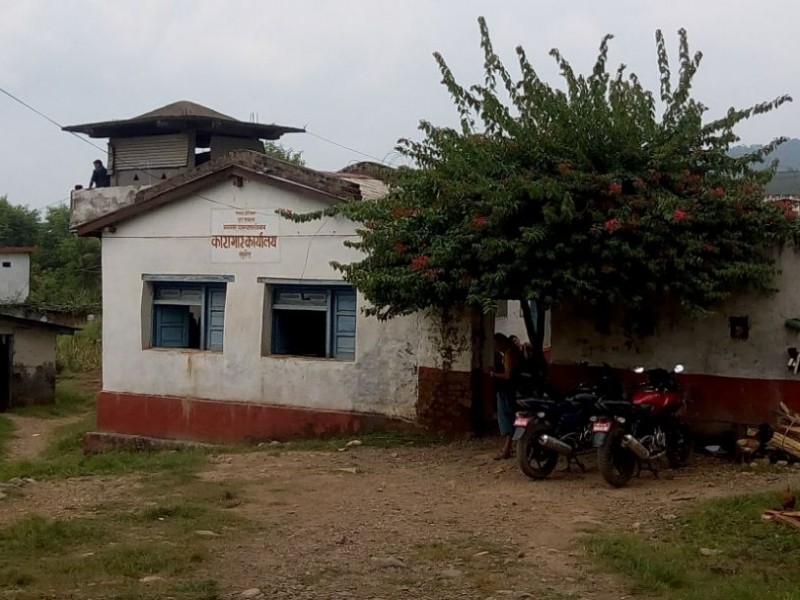 सुर्खेत कारागारमा क्षमताभन्दा बढी कैदी